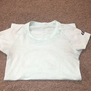 Lululemon gym shirt